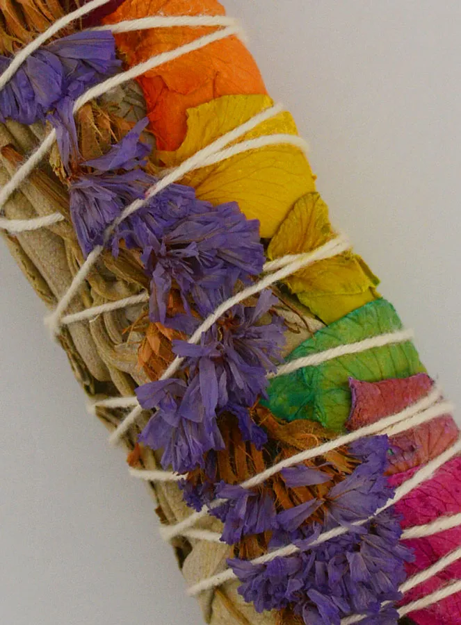 Weißer Salbei und Bunte Rosenblätter - Räucherbündel 30g (pic 3)