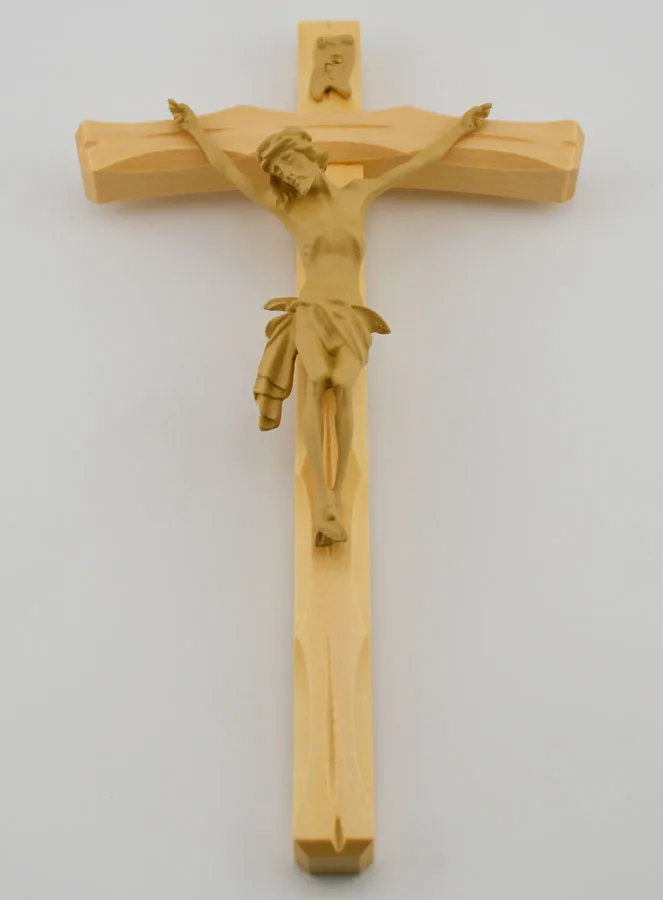Kruzifix aus Naturbelassener Geschwungener Linde – 22cm (pic 2)