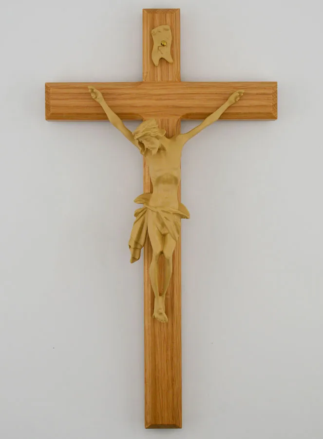 Kruzifix aus Naturbelassener Eiche mit Christusfigur – 22cm (pic 1)