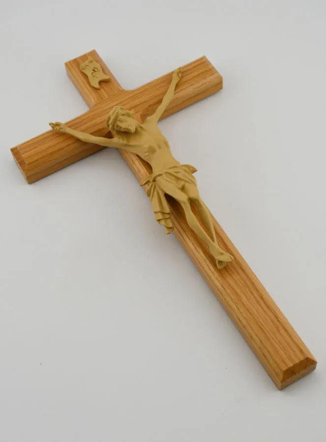 Kruzifix aus Naturbelassener Eiche mit Christusfigur – 22cm (pic 3)