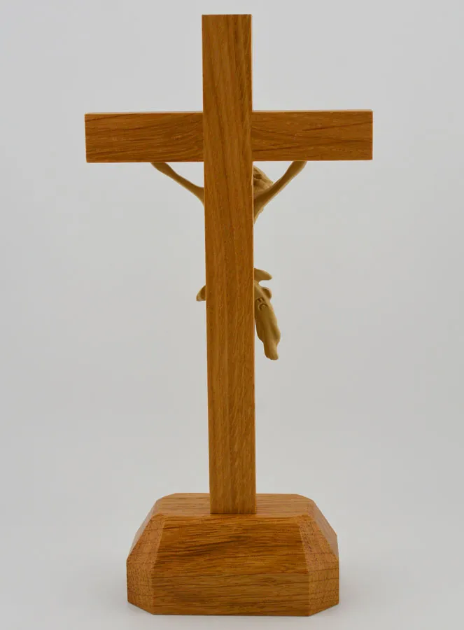 Kruzifix aus Eichenholz auf einem Sockel – 22cm (pic 4)