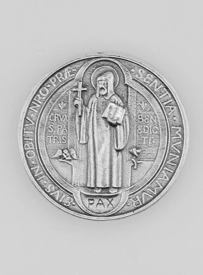 Selbstklebende Plakette mit dem Heiligen Benedikt – 33mm (pic 1)