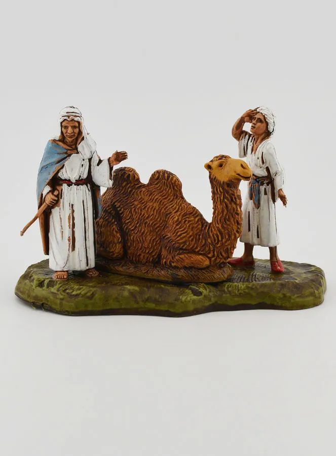 Krippenfigur Kameltreiber und Sitzendes Kamel – 6 cm (pic 1)