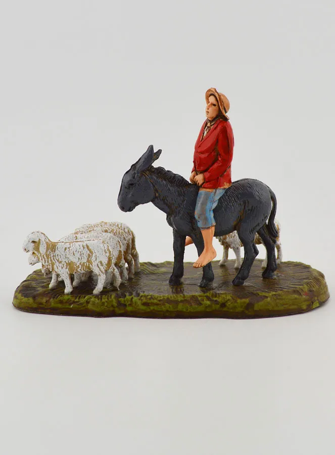 Krippenfigur Hirte auf einem Esel und& Schafe – 6cm (pic 1)