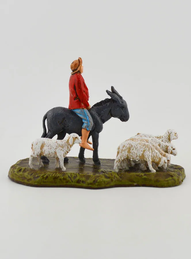 Krippenfigur Hirte auf einem Esel und& Schafe – 6cm (pic 4)
