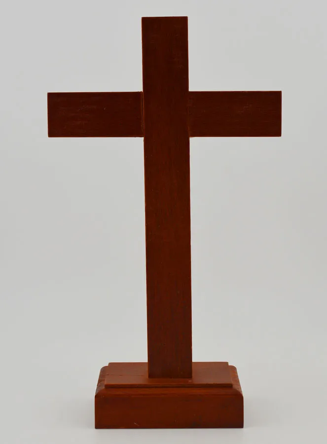 Kreuz aus Buchenholz auf Sockel (pic 4)