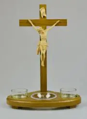 Stehkreuz Eiche gebeitzt mit Einsatz für Kerzen und Weihwasser