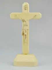 Standkreuz Kruzifix auf Sockel Esche