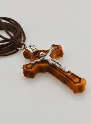 Anhänger Benediktus Kreuz aus Oliven-Holz mit Band