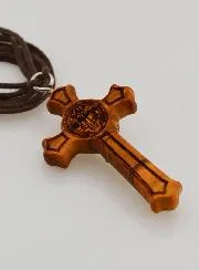 Anhänger Benediktus Kreuz aus Oliven-Holz mit Band