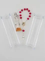 Figur Heilige Theresia auf Fuß & Zehner-Rosenkranz aus Rosen-Holz