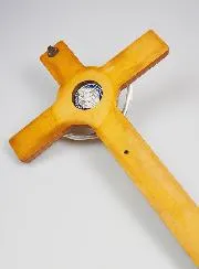 Großes Wandkreuz H. Benedikt aus Holz - 48 cm