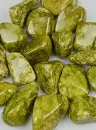 Epidot Trommelstein aus Brasilien