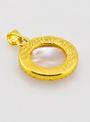 Goldfarbene Medaille aus Perlmutt mit Ex-Voto 22mm