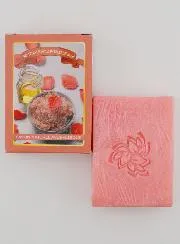 Himalaya-Salzseife mit Rosenblüten - Ayurvedische Tradition
