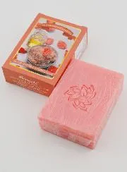 Himalaya-Salzseife mit Rosenblüten - Ayurvedische Tradition