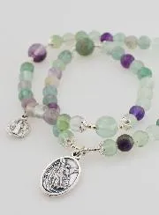 Rosenkranz aus Fluorit Steinen - Heiliger Michael und Heiliger Benedikt