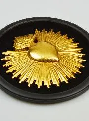 Runde Ex Voto Wanddekoration Goldenes Herz auf Samt – 29cm