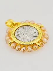 Medaille H. Benedikt aus Messing und Hell Rosa Glas