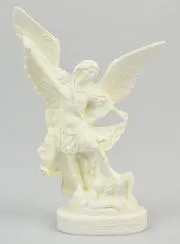Figur des Heiligen Michael aus Phosphoreszierendem Harz – 12cm