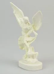 Figur des Heiligen Michael aus Phosphoreszierendem Harz – 12cm