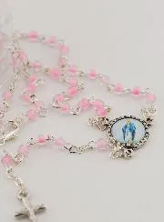 Kinderrosenkranz und Figur der Wunderbaren Mutter Gottes