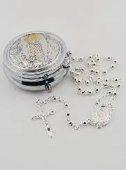 Rosenkranz und Dose Lourdes