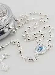 Rosenkranz und Dose Madonna von Medjugorje