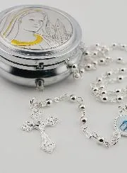 Rosenkranz und Dose Madonna von Medjugorje