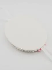 Taufgeschenk für Mädchen – Medaillon für Babywiege Madonna mit Kind