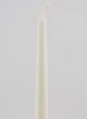 Durchgefärbte Spitzkerze 25cm - Weiß
