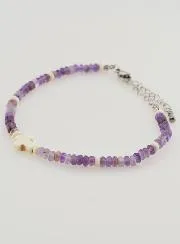 Armband mit Kreuz und Lila Glassteinen