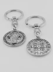 Schlüsselanhänger mit Benediktus-Medaille