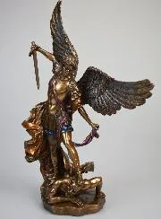 Religiöse Figur des Erzengels Michael aus Bronze – 37 cm