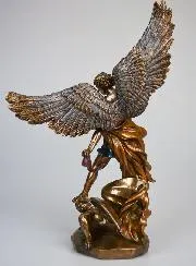 Religiöse Figur des Erzengels Michael aus Bronze – 37 cm
