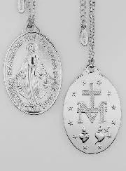 Silberfarbene Wunderbare Medaille mit Kette – 28mm