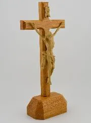 Kruzifix aus Eichenholz auf einem Sockel – 22cm