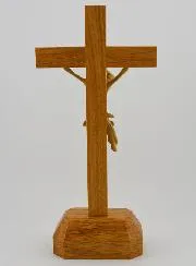 Kruzifix aus Eichenholz auf einem Sockel – 22cm
