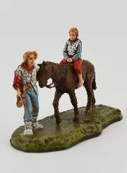 Krippenfigur Bergbewohner und Kind auf einem Pferd – Höhe 6 cm