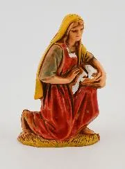 Krippenfigur Waschfrau mit Korb – 6 cm